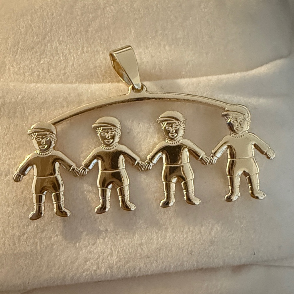 18k Gold plated. Four Kids pendient